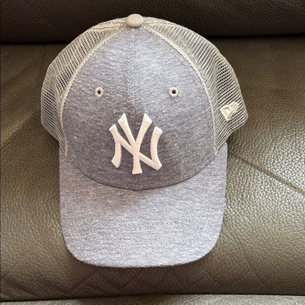 New York Yankees heather gray women’s cap